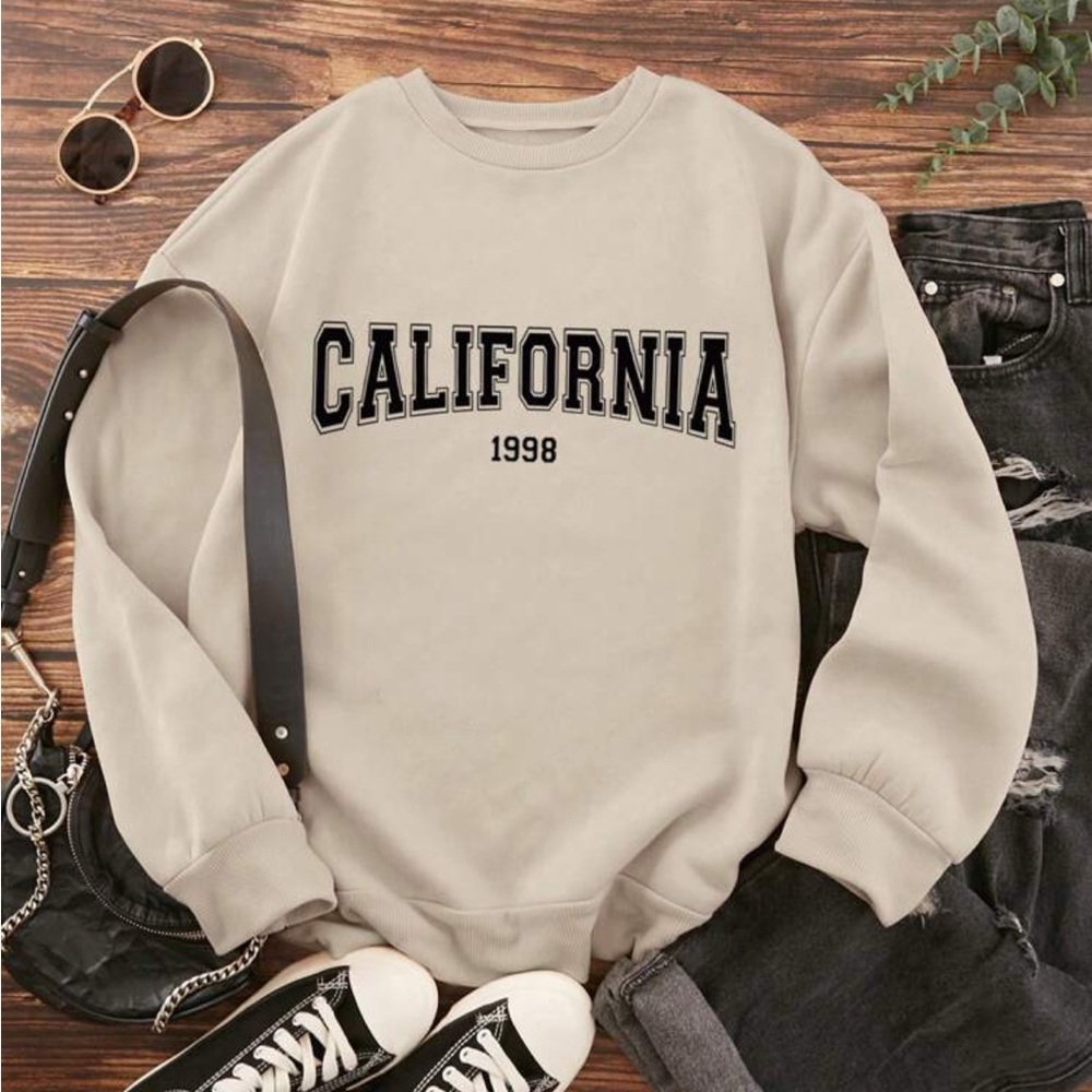 SHEIN EZwear Plus Letter Graphic
Thermal Lined Sweatshirt